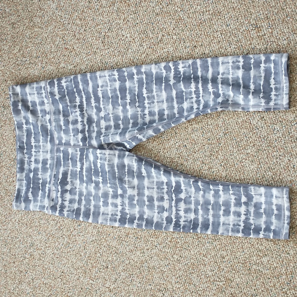 Athleta Elation Printed Capri Leggings Tahiti Dusk Gray‎ Small Petite
